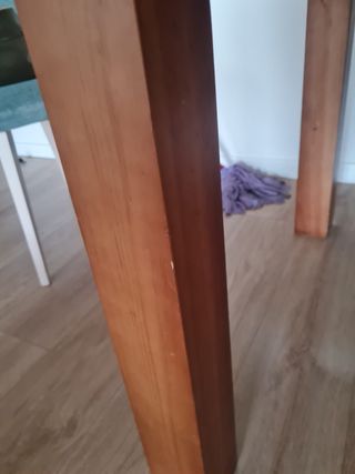 Mesa de comedor de madera