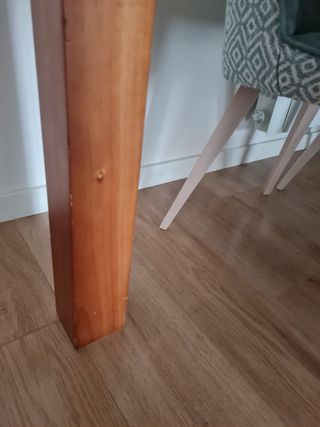 Mesa de comedor de madera