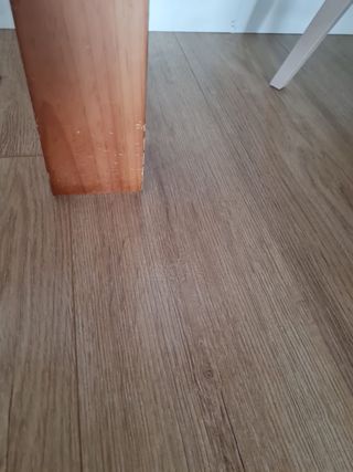 Mesa de comedor de madera