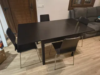 Mueble TV Wengue y mesa comedor con sillas