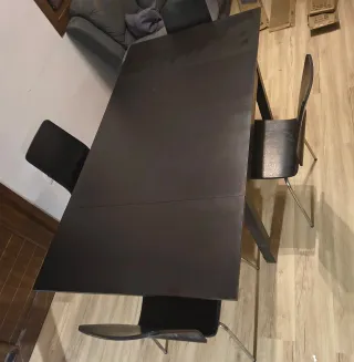 Mueble TV Wengue y mesa comedor con sillas