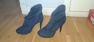 Botines azules de tacón