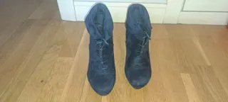 Botines azules de tacón