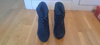 Botines azules de tacón