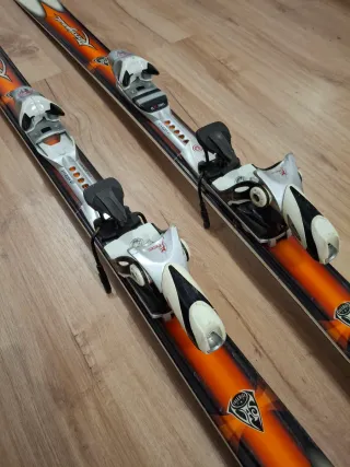 Esquís Rossignol con bolsa Dakine