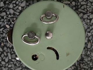 Reloj de cuerda metálico