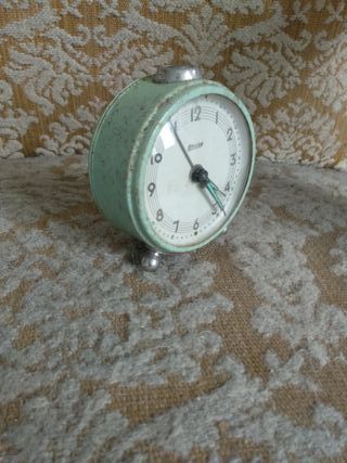 Reloj de cuerda metálico