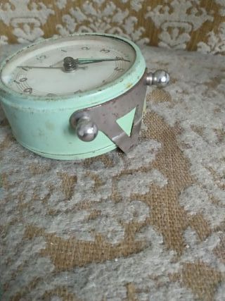 Reloj de cuerda metálico