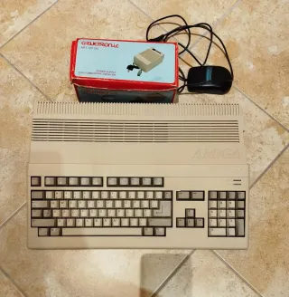 Commodore Amiga 500 con Tastiera meccanica hitek