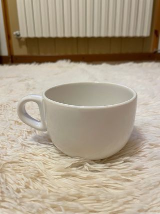 Tazza bianca in porcellana