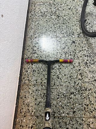 Patinete Freestyle Negro y Dorado