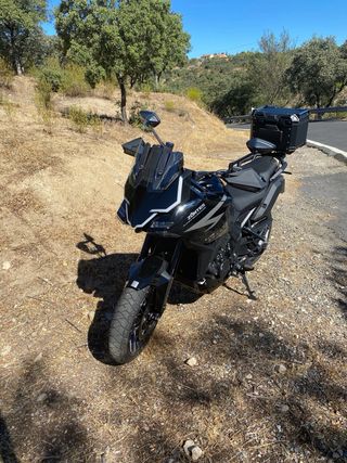 Moto Zontes 703f Negra con Baúl
