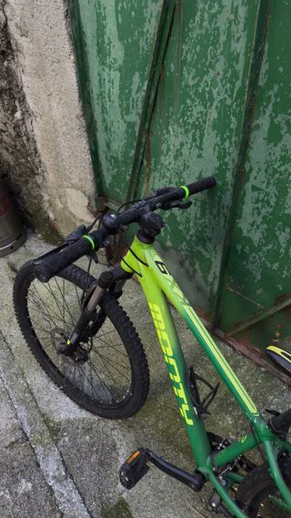 Bicicleta Monty verde y amarilla