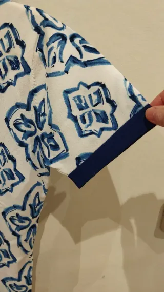 Camiseta Punto Roma Estampada Azul y Blanca