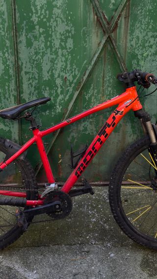 Bicicleta de montaña Monty Roja