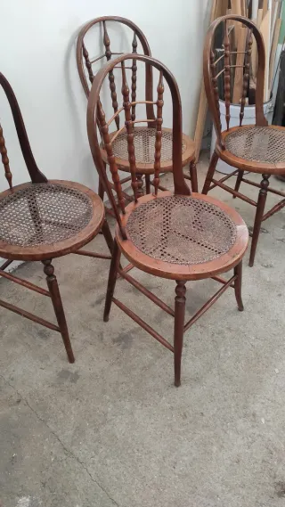 Juego 4 Sillas Antiguas Madera y Rejilla