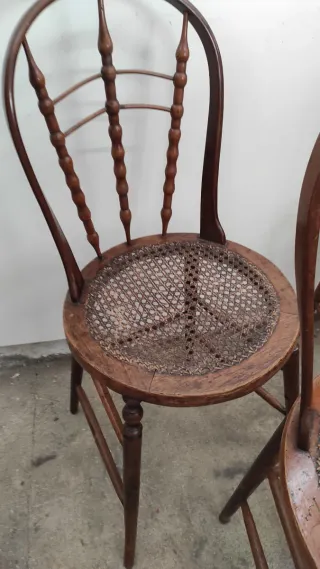 Juego 4 Sillas Antiguas Madera y Rejilla