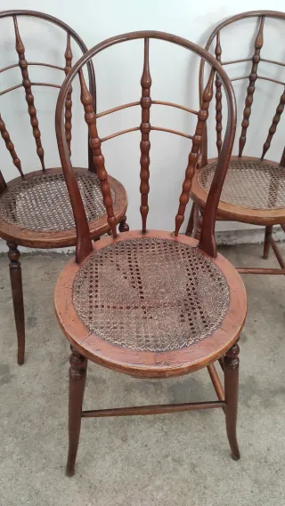 Juego 4 Sillas Antiguas Madera y Rejilla