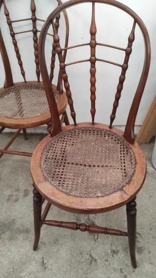 Juego 4 Sillas Antiguas Madera y Rejilla