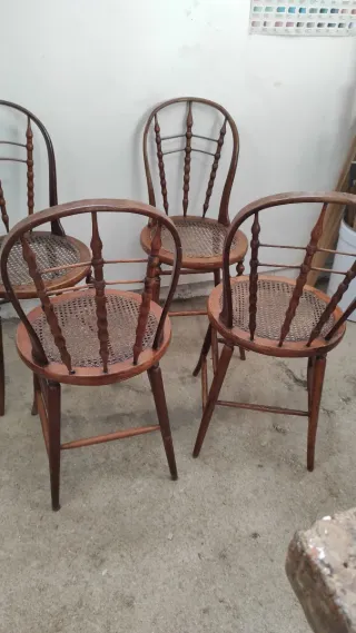 Juego 4 Sillas Antiguas Madera y Rejilla