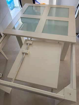 Mesa y 4 sillas comedor