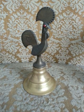 Gallo de Portugal metálico con pedestal