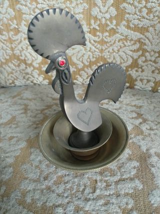 Gallo de Portugal metálico con pedestal
