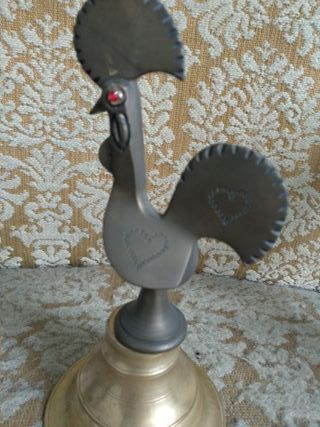 Gallo de Portugal metálico con pedestal