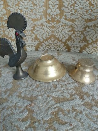 Gallo de Portugal metálico con pedestal