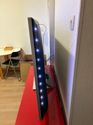 Televisor Negro y Plateado