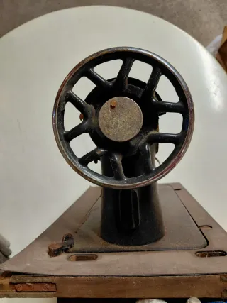 Máquina de coser Alfa antigua