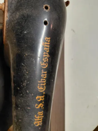 Máquina de coser Alfa antigua