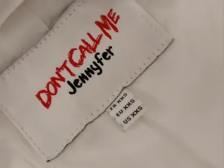 Abrigo pelo blanco Don't Call Me Jennifer