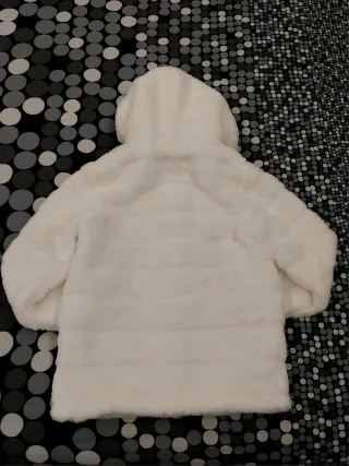 Abrigo pelo blanco Don't Call Me Jennifer