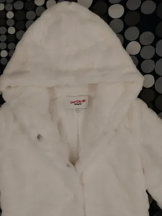 Abrigo pelo blanco Don't Call Me Jennifer