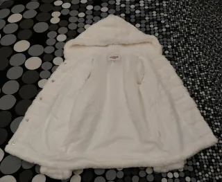 Abrigo pelo blanco Don't Call Me Jennifer