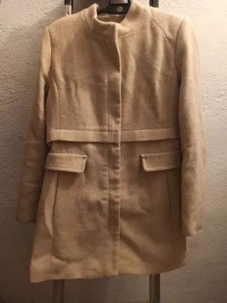 Abrigo beige Stradivarius talla L