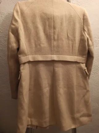 Abrigo beige Stradivarius talla L