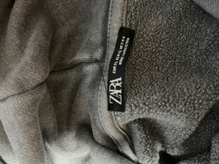 Sudadera Zara cropped gris