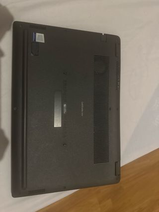 Portátil DELL Negro con Stickers