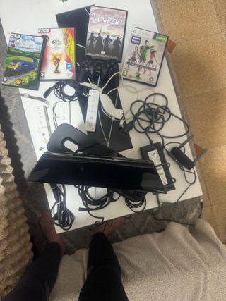 Consolle PS3 e Xbox 360 con videogiochi e accessori