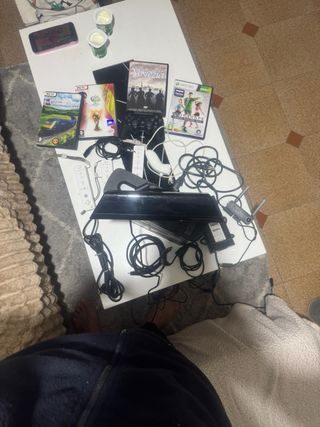 Consolle PS3 e Xbox 360 con videogiochi e accessori