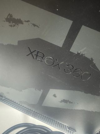 Consolle PS3 e Xbox 360 con videogiochi e accessori