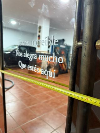 Specchio da terra dorato con cornice decorativa