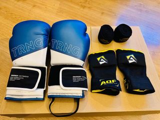 Guantes boxeo, vendas y guantes interiores