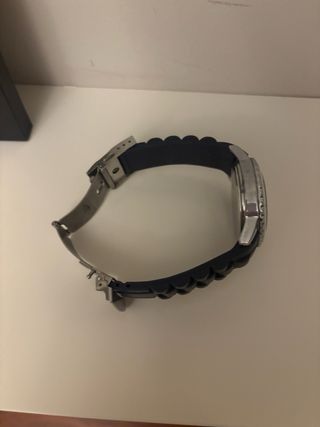 Reloj Unisex Azul Marino y Plateado, sin pila