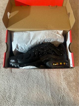 Nike Air Max Plus Rojas y Blancas