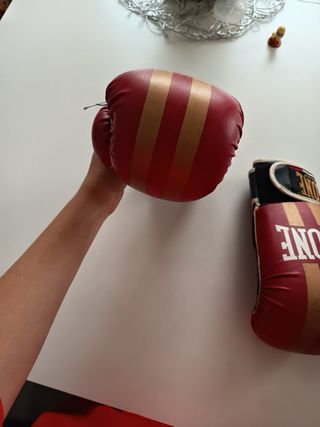 Guantes de boxeo Leone rojos y dorados