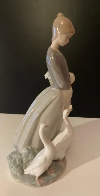 Muñeca Lladró Porcelana Niña con Gansos