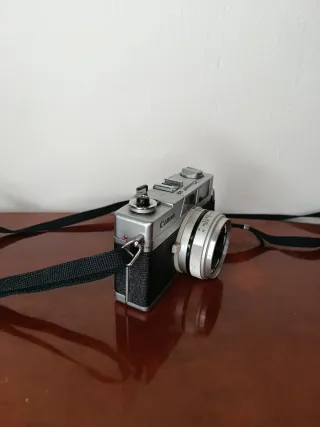 Cámara Analógica Canon Plata y Negra